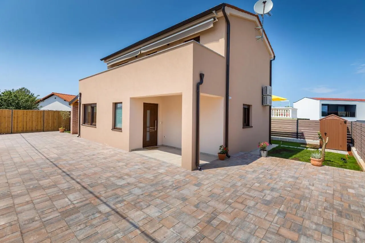 Rental House Nada 法扎纳